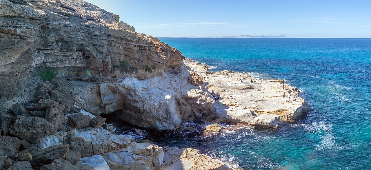 Falaises et eau turquoise de Cap Zebib